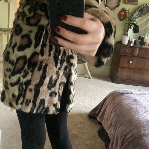 Kendall & Kylie Leopard Coat - Picture 8 of 9